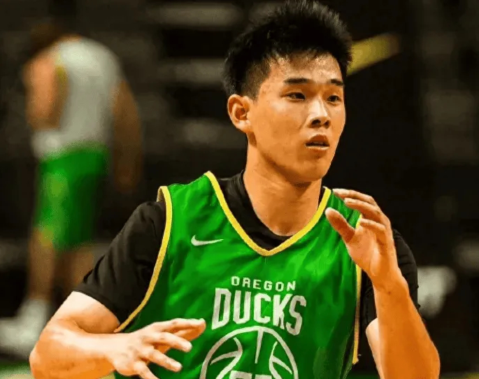 开云下载-林葳NCAA生涯首次因伤缺席：本季场均仅6.6分 冲NBA基本没戏